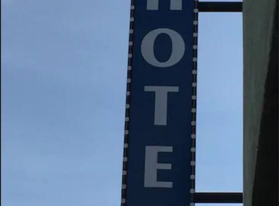 Hollywood Roxy Hotel allows check-in for 18 year-old guests