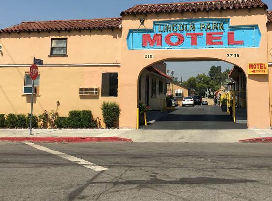 Lincoln Park Motel allows check-in for 18 year-old guests