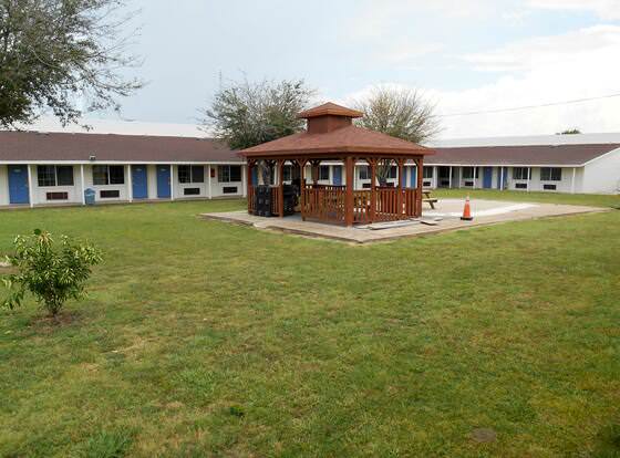Motel 6 Madisonville, TX allows check-in for 18 year-old guests