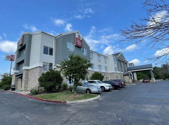 Best Western Plus Columbia Inn allows check-in for 18 year-old guests