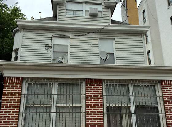 Sleep Days Avenue H allows check-in for 18 year-old guests