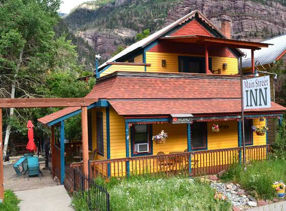 Ouray Main Street Inn allows check-in for 18 year-old guests