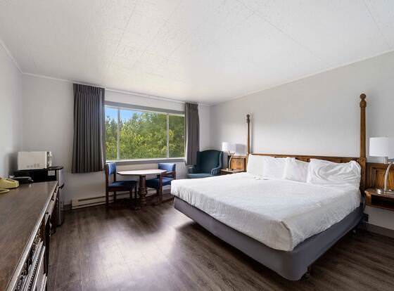 Our Place at the Beach allows check-in for 18 year-old guests