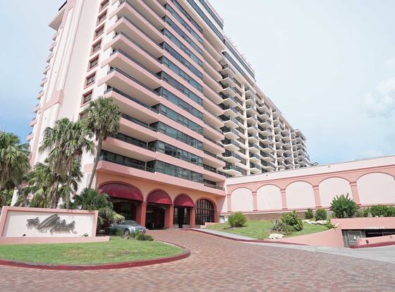 Private Apartments by Vacations On Miami Beach allows check-in for 18 year-old guests