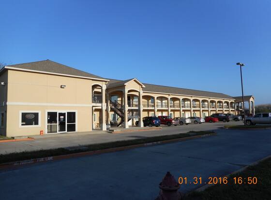 Crossroads Inn & Suites allows check-in for 18 year-old guests