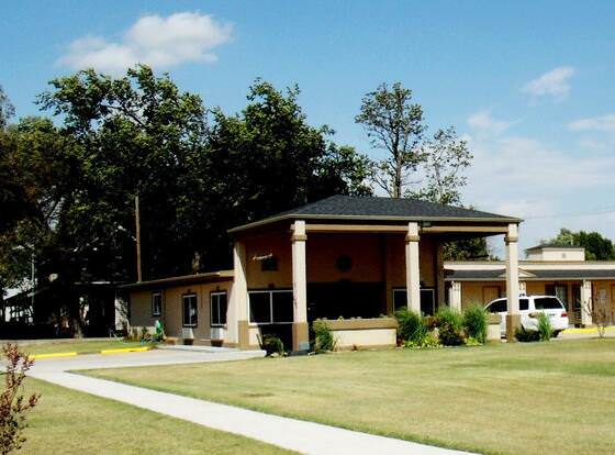 Country Inn Sterling allows check-in for 18 year-old guests