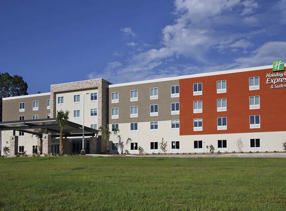 Holiday Inn Express & Suites Columbus North, an IHG Hotel allows check-in for 18 year-old guests