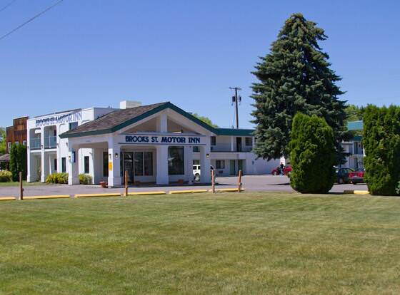 Brooks Street Motor Inn allows check-in for 18 year-old guests