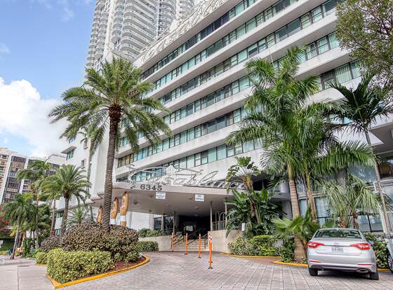 Private Apartments at the Casablanca allows check-in for 18 year-old guests