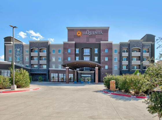 La Quinta Inn & Suites by Wyndham Lubbock Southwest allows check-in for 18 year-old guests
