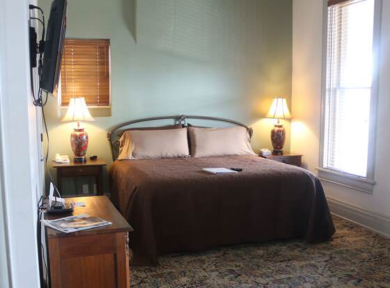 Hotel Greenfield allows check-in for 18 year-old guests