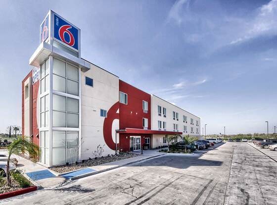 Motel 6 Weslaco, TX allows check-in for 18 year-old guests