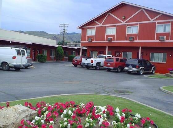 Avenue Motel allows check-in for 18 year-old guests