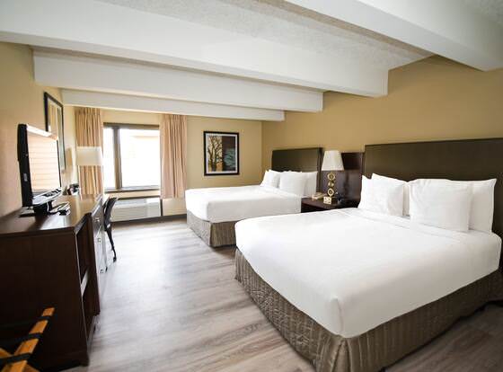 Par 5 Resort allows check-in for 18 year-old guests