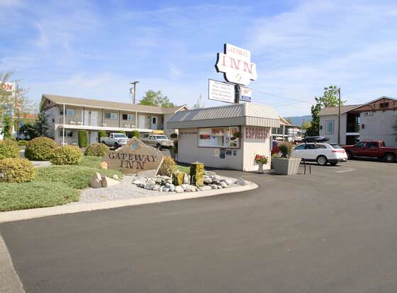 Gateway Inn allows check-in for 18 year-old guests