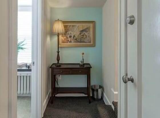 Knob Hill Bed & Breakfast allows check-in for 18 year-old guests