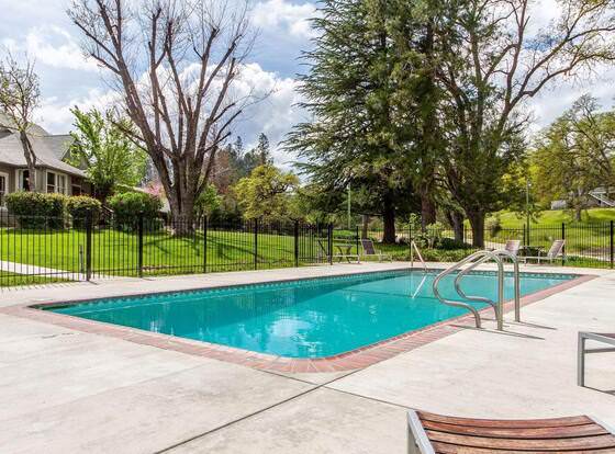 Sierra Sky Ranch, Ascend Hotel Collection allows check-in for 18 year-old guests