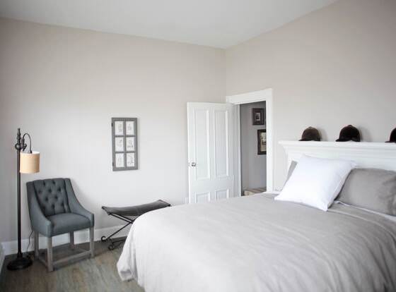 Hotel Laurance allows check-in for 18 year-old guests