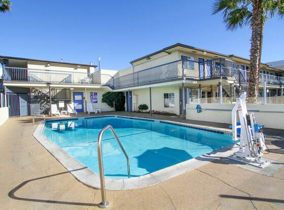 Motel 6 San Diego Airport - Harbor allows check-in for 18 year-old guests