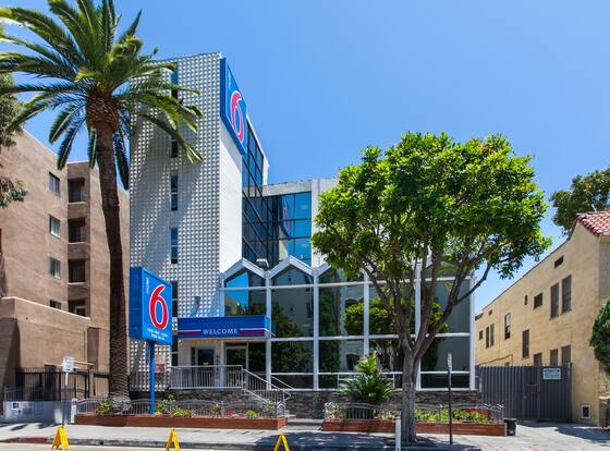 Motel 6 Hollywood allows check-in for 18 year-old guests