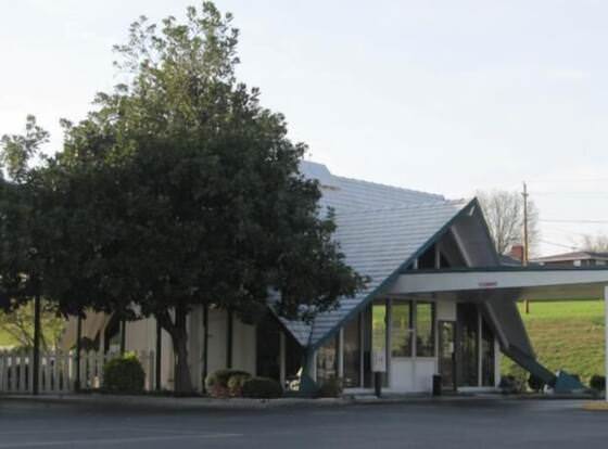 Westside Inn allows check-in for 18 year-old guests