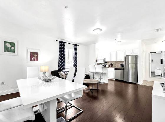 Hispaniola House by Royal Stays allows check-in for 18 year-old guests