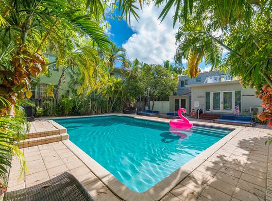 Le'toile by Royal Stays allows check-in for 18 year-old guests