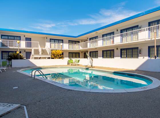 Motel 6 Opelousas, LA allows check-in for 18 year-old guests