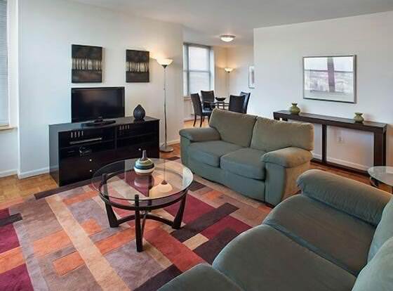 Premier Furnished Apt at Grove Pointe allows check-in for 18 year-old guests