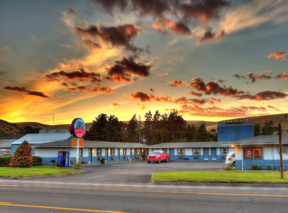 Blue Mountain Hotel allows check-in for 18 year-old guests