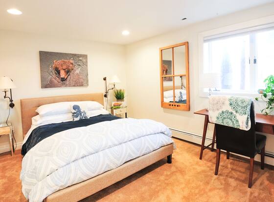 Cranky Crow Bed and Breakfast allows check-in for 18 year-old guests