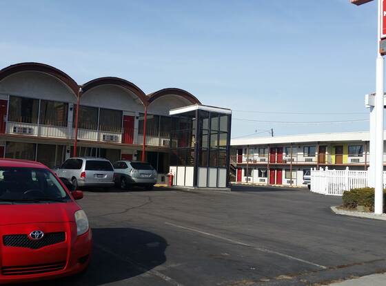 Executive Inn & Suites allows check-in for 18 year-old guests