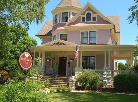 White Lace Inn allows check-in for 18 year-old guests