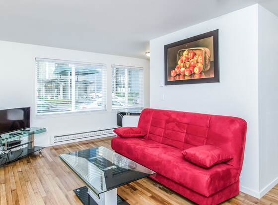 Ginosi Queen Anne Apartel allows check-in for 18 year-old guests