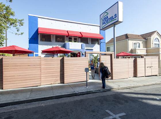 USA Hostels Hollywood allows check-in for 18 year-old guests