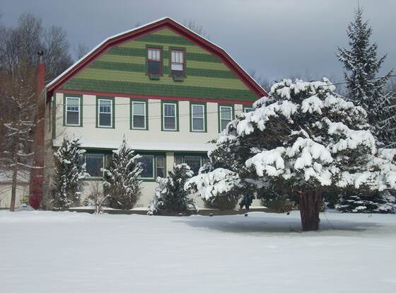 Gateway Lodge Bed & Breakfast allows check-in for 18 year-old guests