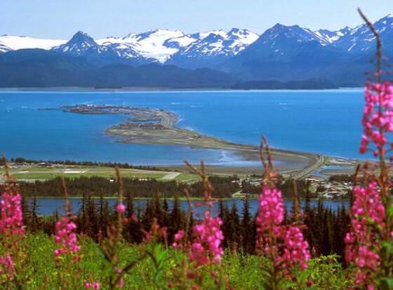 White House Inn on the Waterfront allows check-in for 18 year-old guests