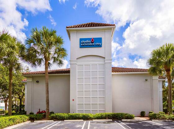 Studio 6 Coral Springs, FL - Fort  Lauderdale allows check-in for 18 year-old guests