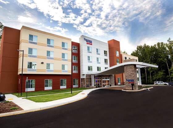 Fairfield Inn & Suites Richmond Midlothian allows check-in for 18 year-old guests