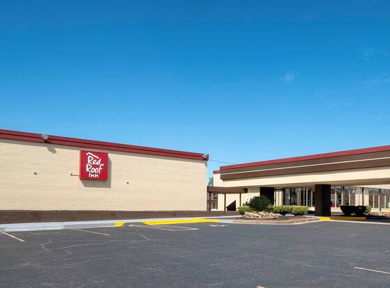 Red Roof Inn Murray allows check-in for 18 year-old guests