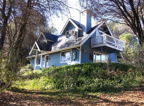 Apple Blossom Inn allows check-in for 18 year-old guests