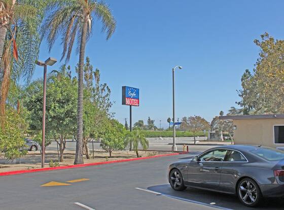Royla Motel allows check-in for 18 year-old guests