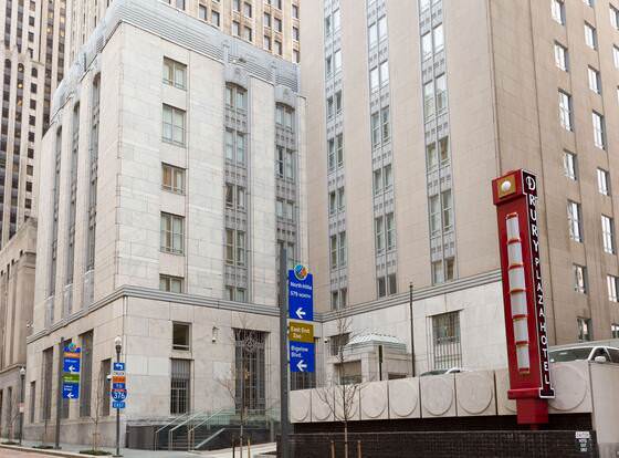 Drury Plaza Hotel Pittsburgh Downtown allows check-in for 18 year-old guests