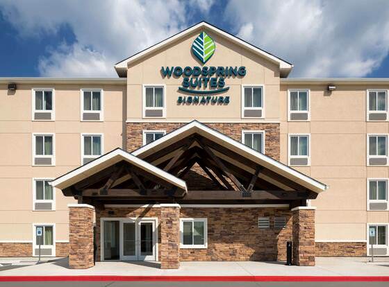 WoodSpring Suites Houston IAH Airport allows check-in for 18 year-old guests