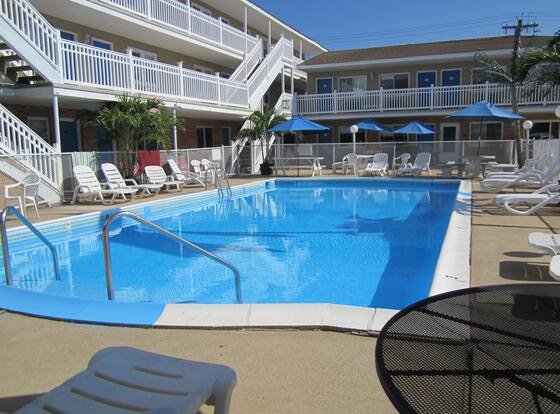 The Sea Garden Motel and Apartments allows check-in for 18 year-old guests