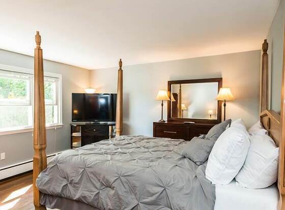 US Bed and Dinner allows check-in for 18 year-old guests