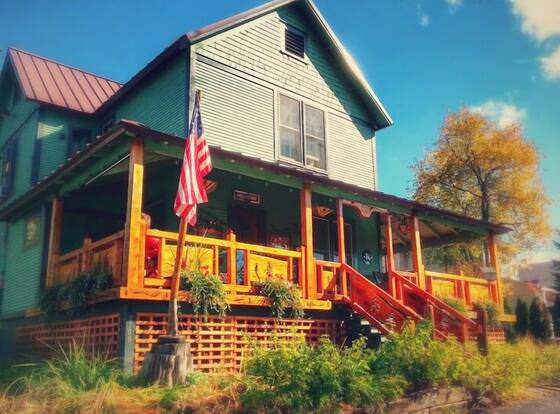 Paradox Lodge & Cedar Lodge allows check-in for 18 year-old guests