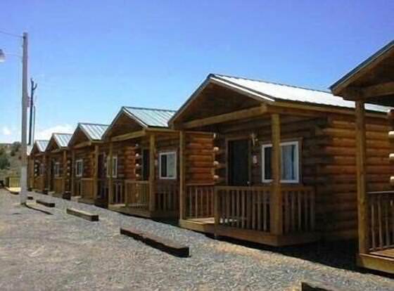 Bryce GatewayInn Cabins allows check-in for 18 year-old guests