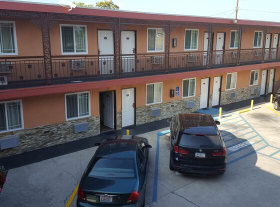 Travel Inn Motel allows check-in for 18 year-old guests