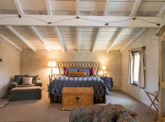 Austin Street Retreat - Kristin's allows check-in for 18 year-old guests